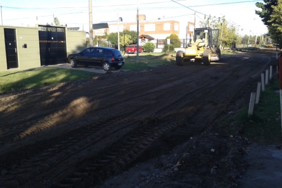 28454 | Se ejecutan trabajos en espacios verdes de barrio Fisherton - Centro Municipal Distrito Noroeste