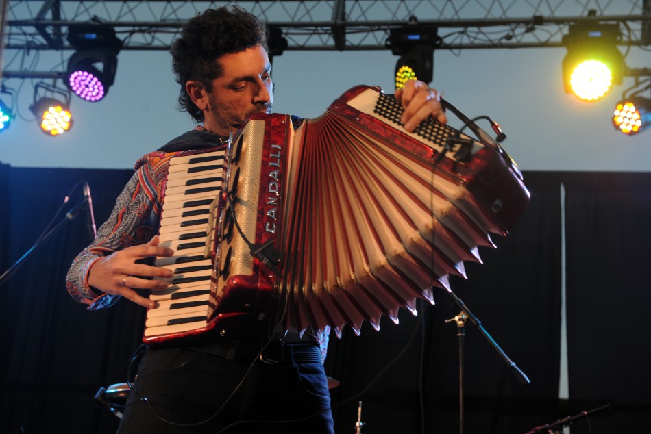 40264 | Teatro por la Identidad Rosario - Grupo Homero y sus Alegres - Silvio Moriconi