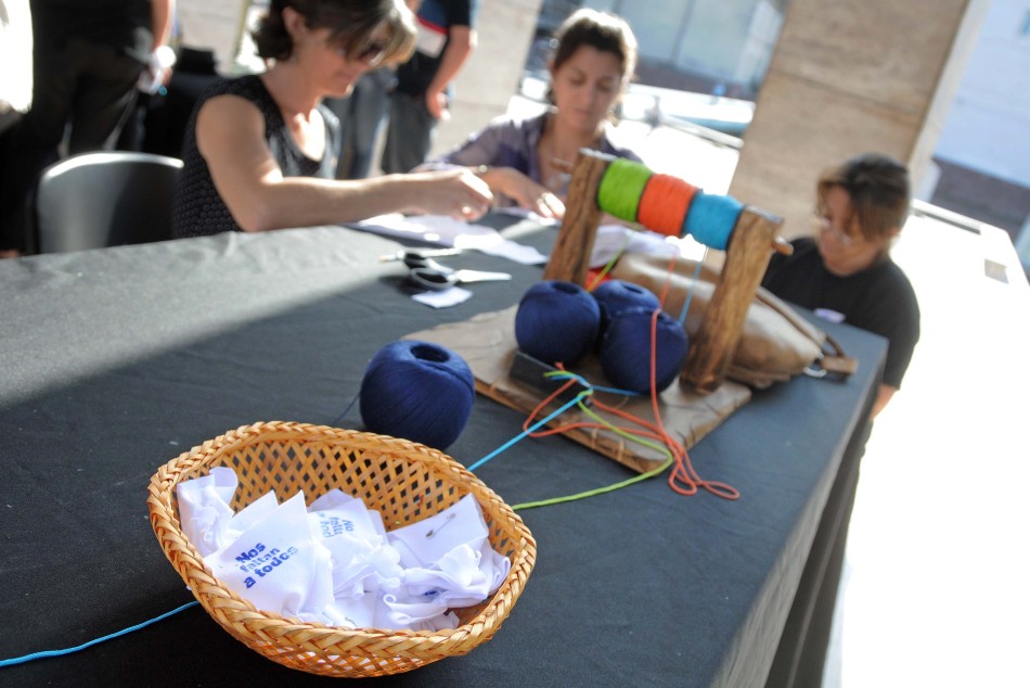 40922 | Manos que Bordan Memoria  - Dir. Gral. de Comunicación Social (Marcelo Beltrame)