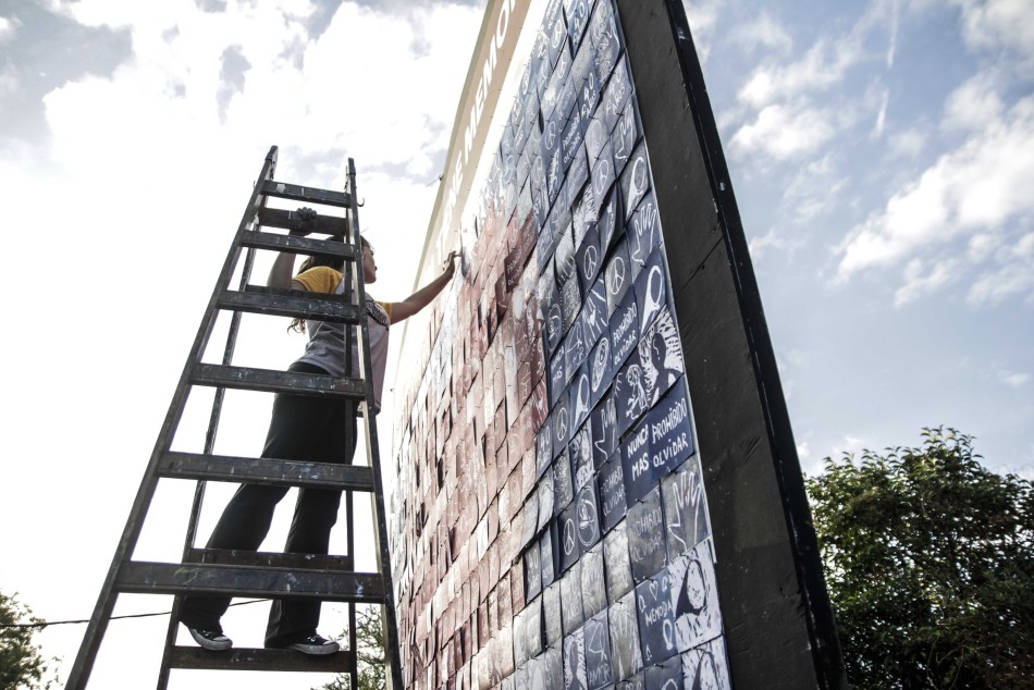48986 | Construcción del mural “Mi corazón tiene memoria” - Sec. de Cultura y Educación (Guillermo Turin)