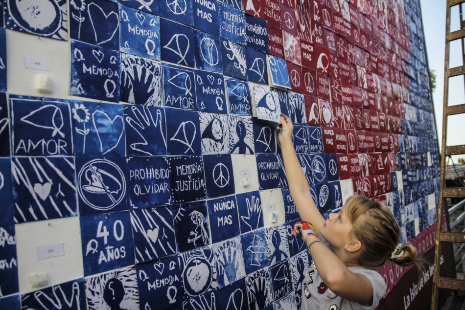 48987 | Construcción del mural “Mi corazón tiene memoria” - Sec. de Cultura y Educación (Guillermo Turin)