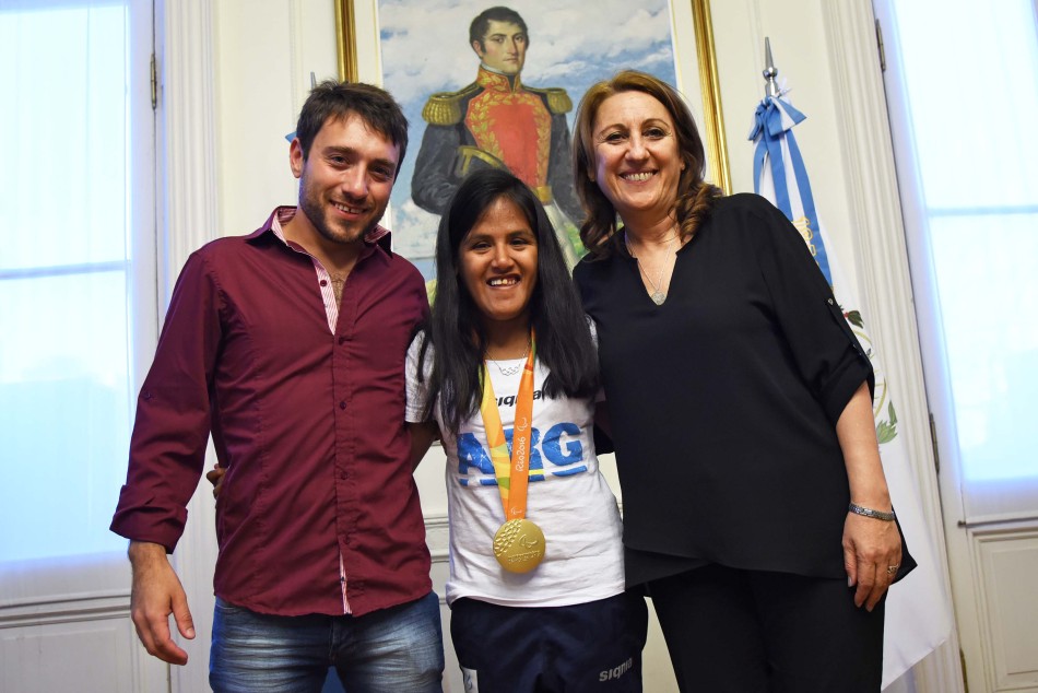 62592 | La intendenta citó el caso de la atleta Yanina Martínez en la red social twitter - Dir. Gral. de Comunicación Social (Marcelo Beltrame)