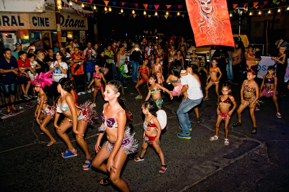 74385 | Niños y adolescentes en la Murga del Sur -