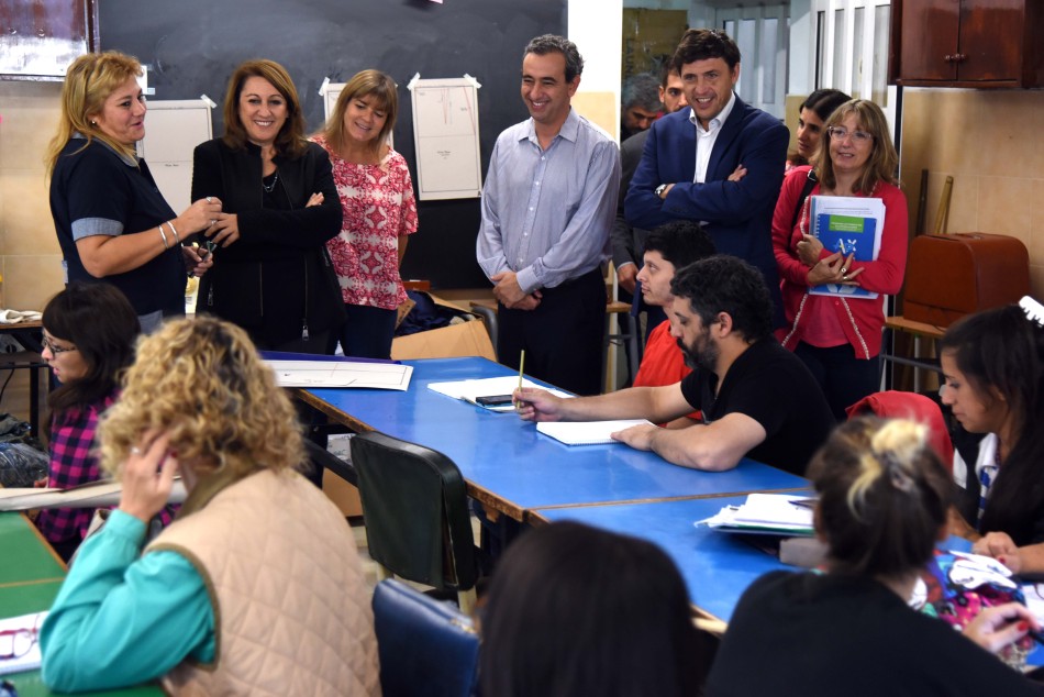 84089 | Visita a curso de capacitación en Indumentaria y Auxiliar en Peluquería - Dir. Gral. de Comunicación Social (Silvio Moriconi)
