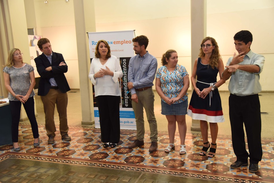 117580 | Entrega de certificados de Diseño y Confección de Indumentaria - Dir. Gral. de Comunicación Social (Silvio Moriconi)