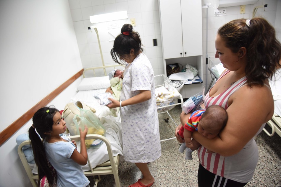 117830 | Nueva Oportunidad: jóvenes del taller de diseño de indumentaria repartieron donaciones - Dir. Gral. de Comunicación Social (Silvio Moriconi)