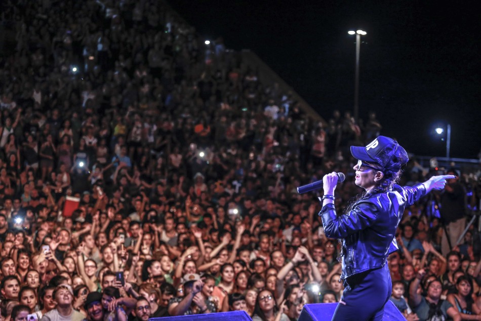 127121 | Miss Bolivia brindó un concierto memorable en las escalinatas del Parque España - Sec. de Cultura y Educación (Guillermo Turin Bootello)