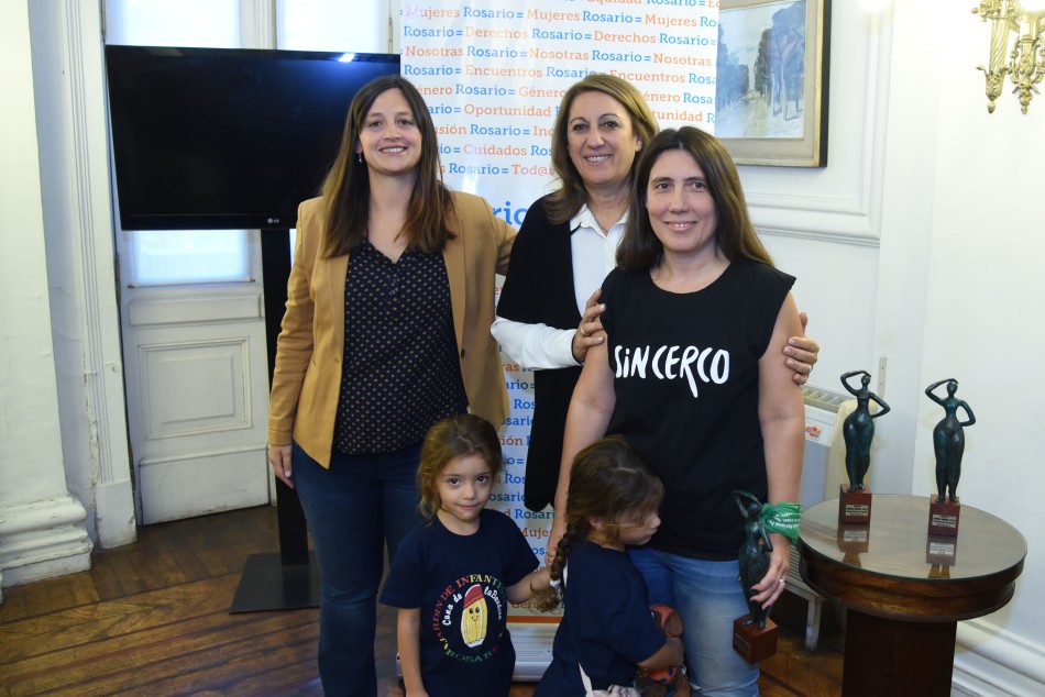 127638 | Digital: Loreley Flores (Agencia Sin Cerco) - Dir. Gral. de Comunicación Social (Franco Trovato)