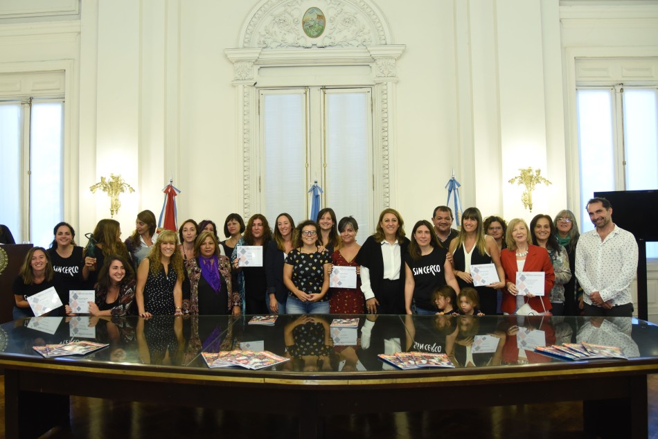127649 | Se entregaron los premios Juana Manso a periodistas locales con perspectiva de género - Dir. Gral. de Comunicación Social (Franco Trovato)