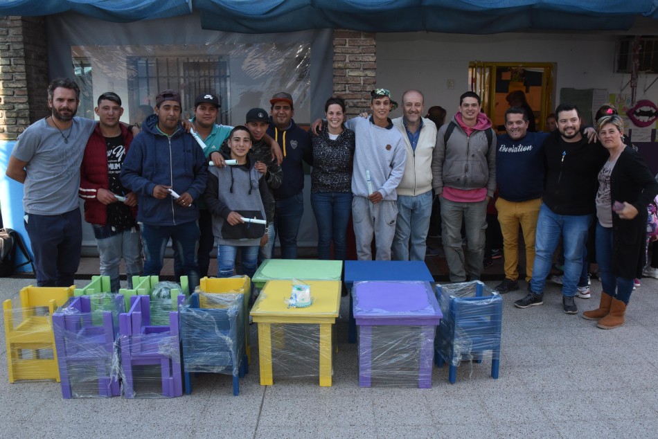 161916 | Entrega de mobiliario fabricado por jóvenes del plan Nueva Oportunidad - Subsecretaría de Comunicación Social (Franco Trovato)