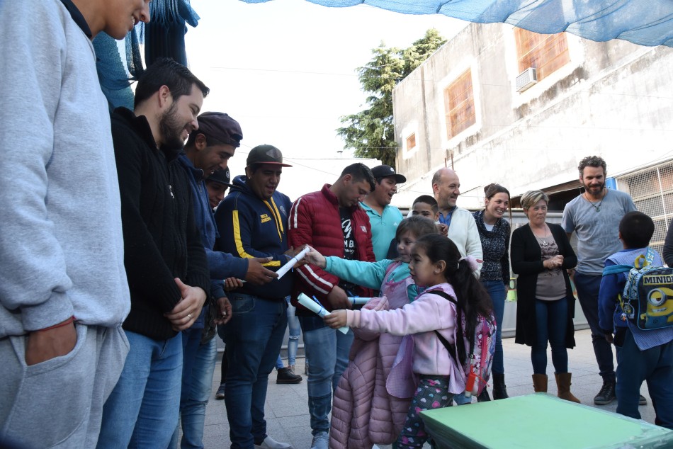 161918 | Entrega de mobiliario fabricado por jóvenes del plan Nueva Oportunidad - Subsecretaría de Comunicación Social (Franco Trovato)