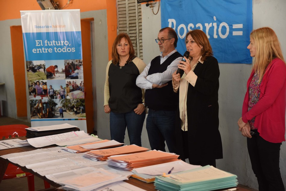 162792 | Firma de escrituras de barrios Corrientes y 17 de Agosto - Subsecretaría de Comunicación Social (Silvio Moriconi)