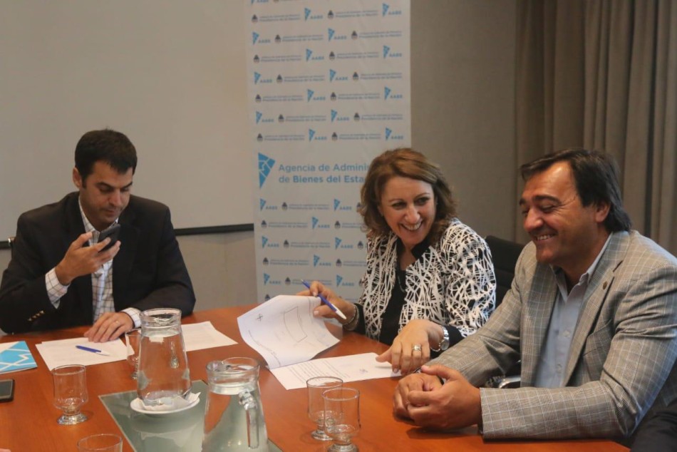 176097 | Municipio adquirió un terreno de Nación para solucionar el problema de la Curva Tucumán - Subsecretaría de Comunicación Social