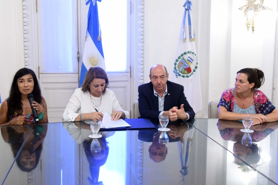 178758 | Firma convenio por  intervenciones contra la violencia de género - Subsecretaría de Comunicación Social (Silvio Moriconi)