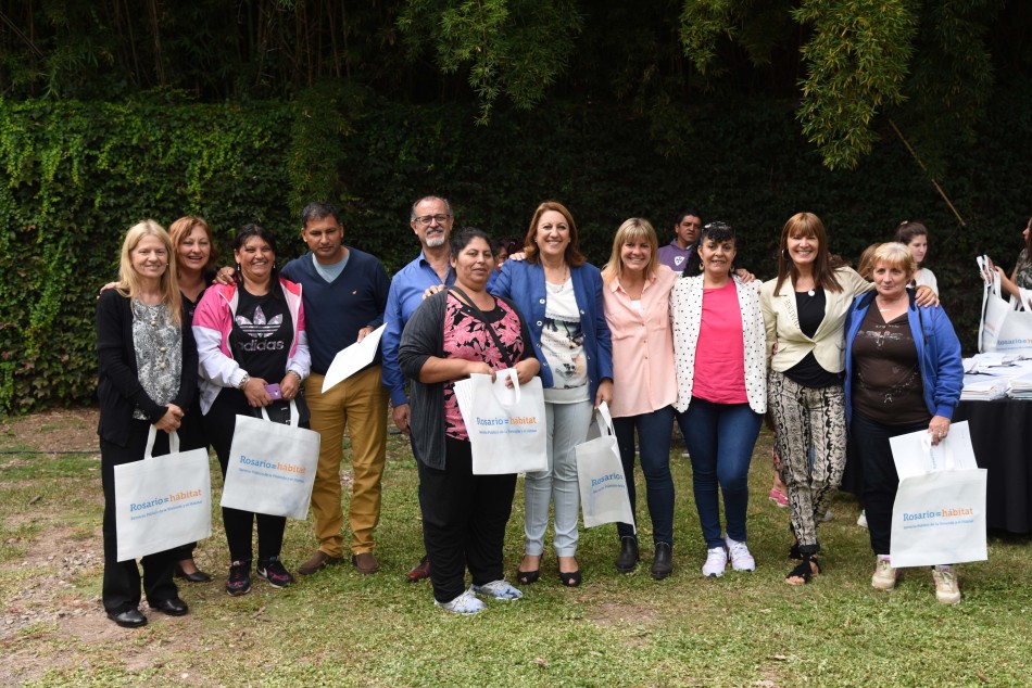 192195 | Entrega de 120 escrituras a vecinos de distintos barrios - Subsecretaría de Comunicación Social (Silvio Moriconi)