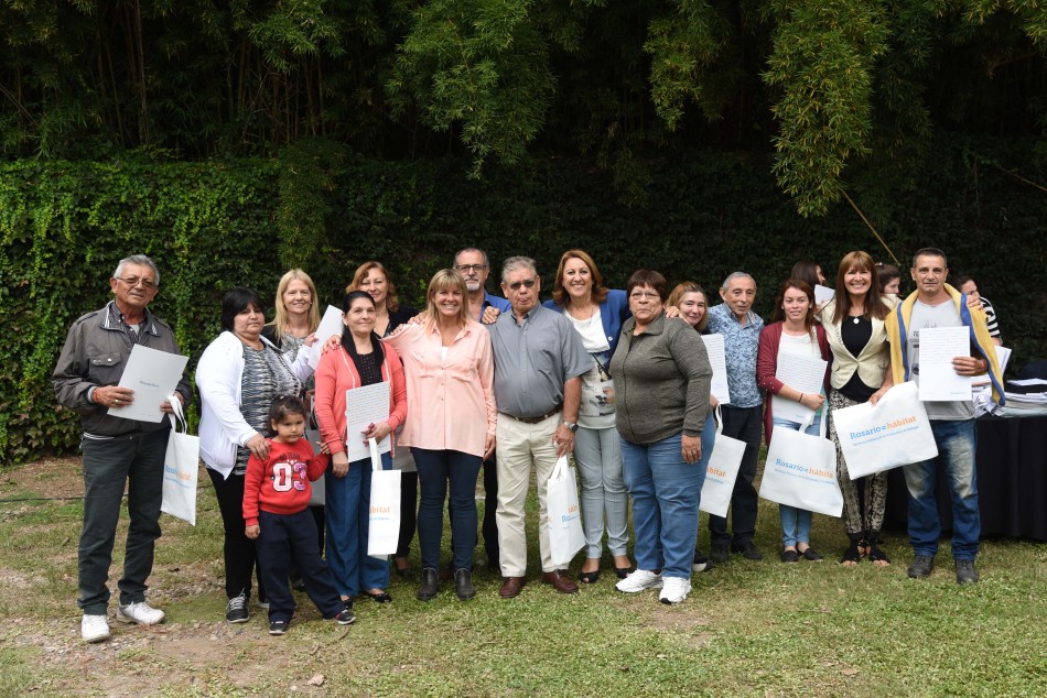 192199 | Entrega de 120 escrituras a vecinos de distintos barrios - Subsecretaría de Comunicación Social (Silvio Moriconi)