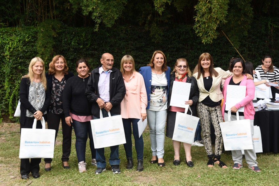 192198 | Entrega de 120 escrituras a vecinos de distintos barrios - Subsecretaría de Comunicación Social (Silvio Moriconi)