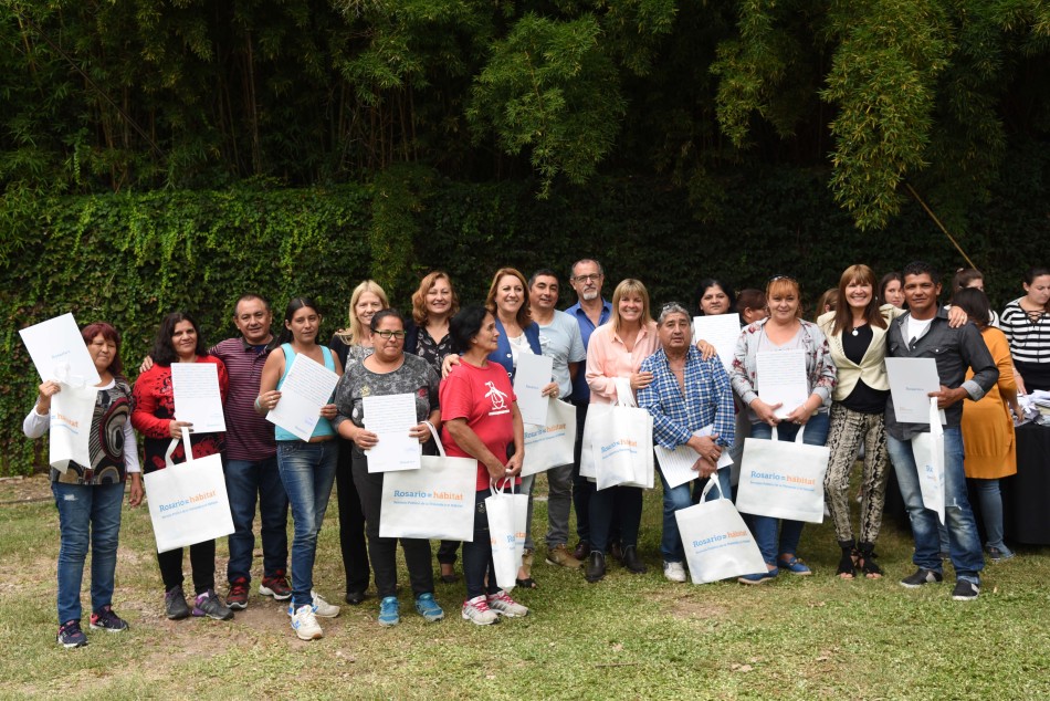 192197 | Entrega de 120 escrituras a vecinos de distintos barrios - Subsecretaría de Comunicación Social (Silvio Moriconi)