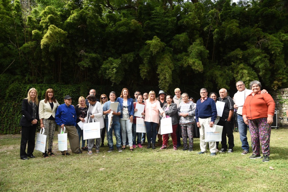 192193 | Entrega de 120 escrituras a vecinos de distintos barrios - Subsecretaría de Comunicación Social (Silvio Moriconi)