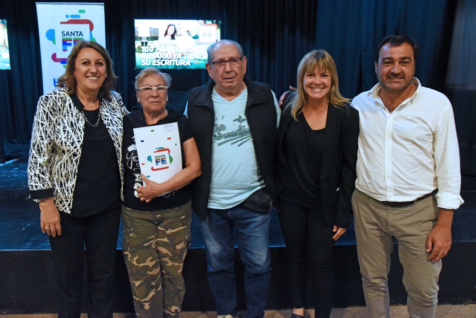 193679 | Entrega Escrituras CMD Oeste  - Subsecretaría de Comunicación Social (Marcelo Beltrame)