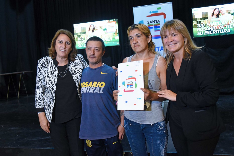 193682 | Entrega Escrituras CMD Oeste  - Subsecretaría de Comunicación Social (Marcelo Beltrame)