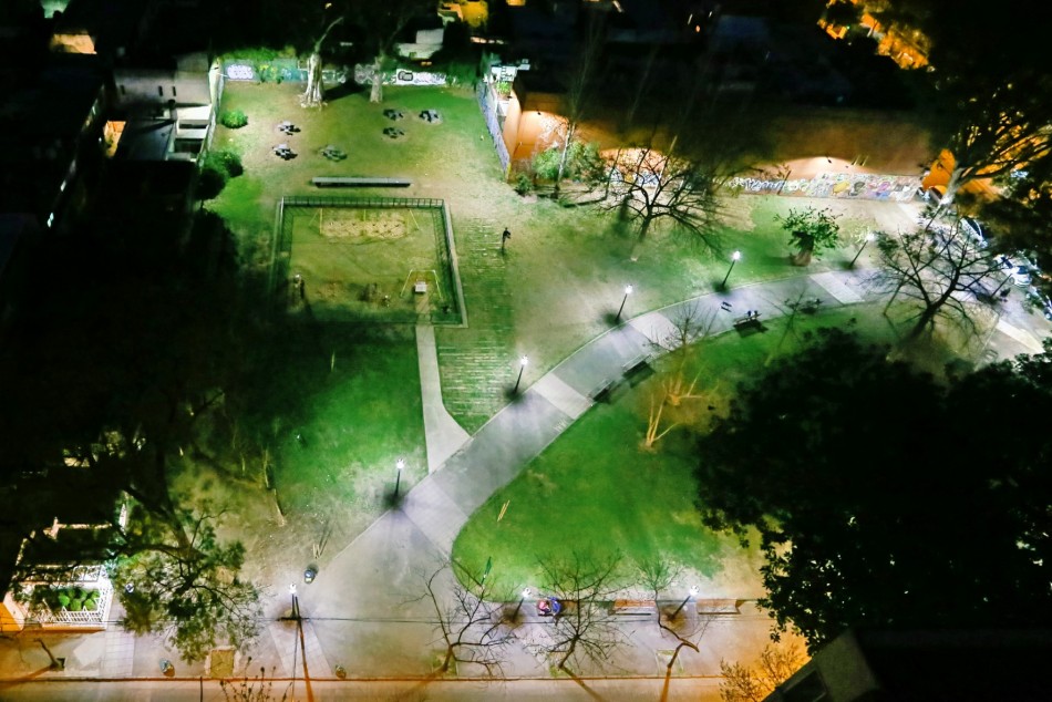 197001 | Las plazas de la ciudad se iluminan con las nuevas lámparas LED - Subsecretaria de Comunicación Social