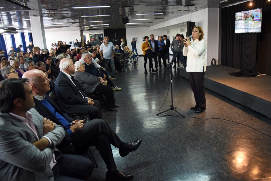 200546 | Entrega Escrituras Barrios Fonavi  - Subsecretaría de Comunicación Social (Marcelo Beltrame)