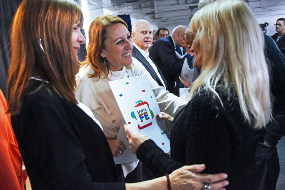 200550 | Entrega Escrituras Barrios Fonavi  - Subsecretaría de Comunicación Social (Marcelo Beltrame)