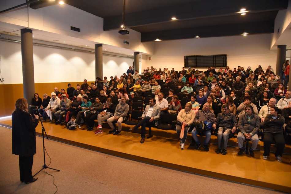 209946 | Entregas de 200 escrituras Bº Santa Lucía - Subsecretaría de Comunicación Social (Silvio Moriconi)