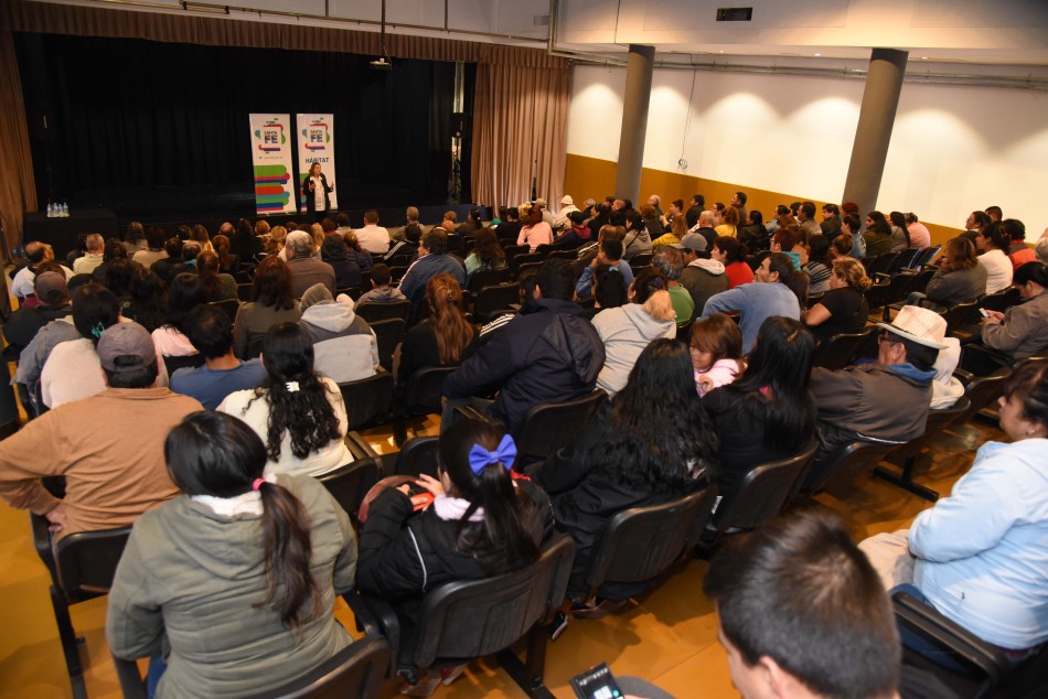 209947 | Entregas de 200 escrituras Bº Santa Lucía - Subsecretaría de Comunicación Social (Silvio Moriconi)