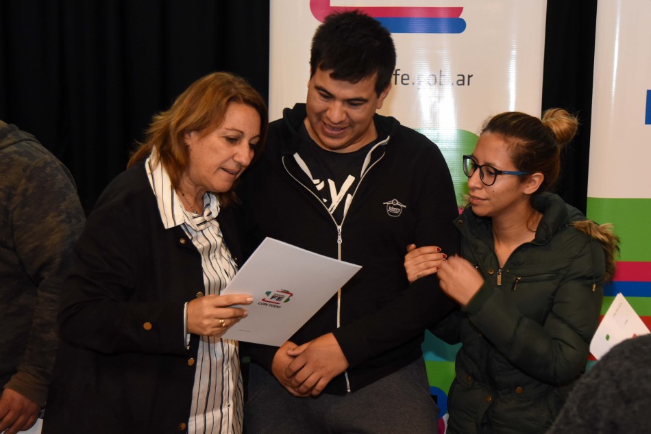 209948 | Entregas de 200 escrituras Bº Santa Lucía - Subsecretaría de Comunicación Social (Silvio Moriconi)