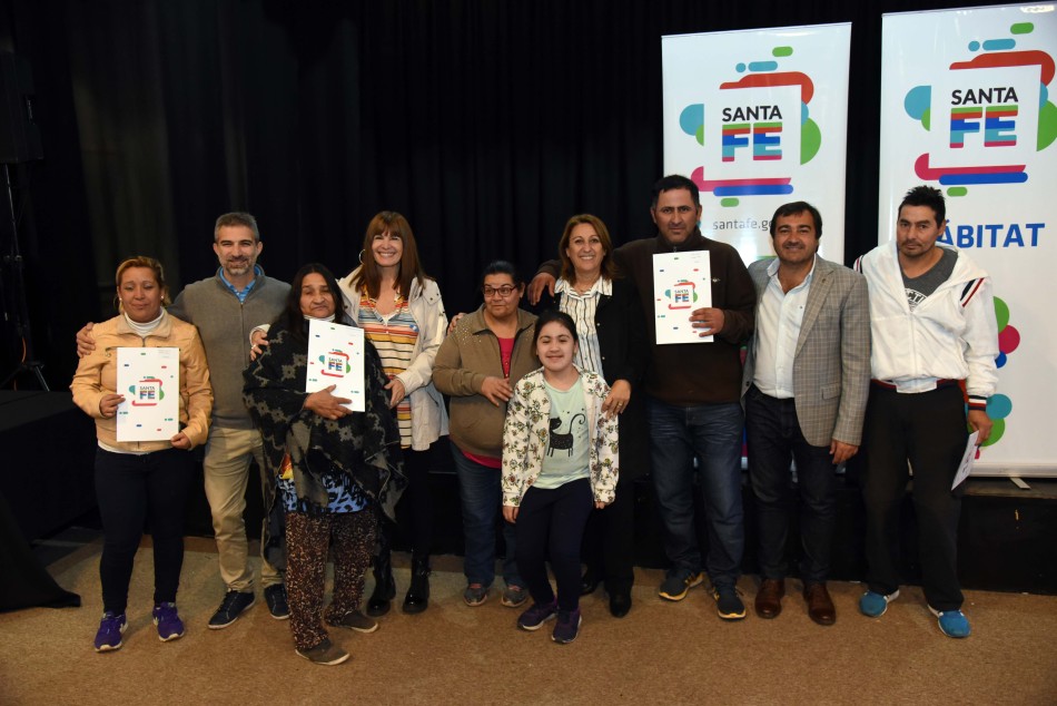 209950 | Entregas de 200 escrituras Bº Santa Lucía - Subsecretaría de Comunicación Social (Silvio Moriconi)