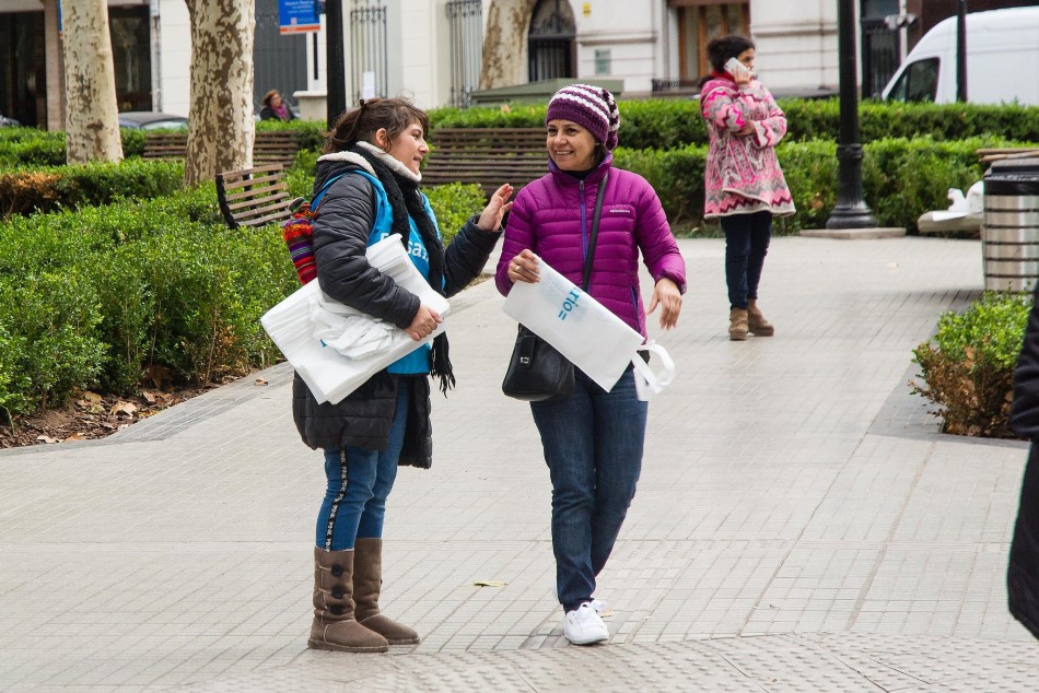 212470 | Divulgadores del municipio entregaron bolsas ecológicas a vecinos y vecinas - Juan Pablo Allegue