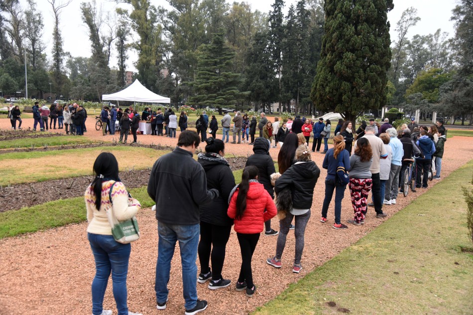 213419 | Entrega de rosales parque Independencia - Subsecretaría de Comunicación Social (Silvio Moriconi)