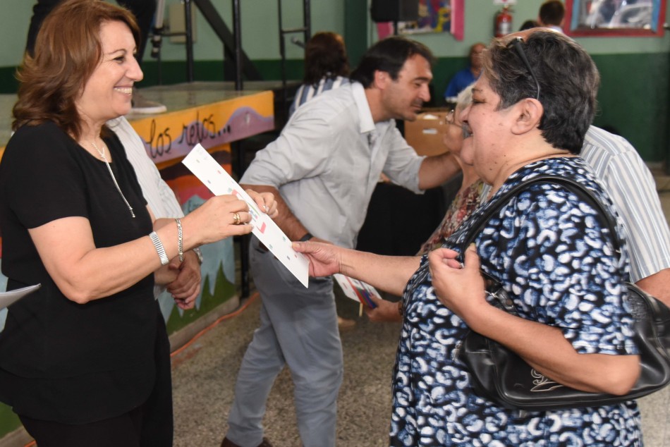 233057 | Entrega de escrituras a familias de los barrios Grandoli y Gutiérrez - Subsecretaría de Comunicación Social (Silvio Moriconi)