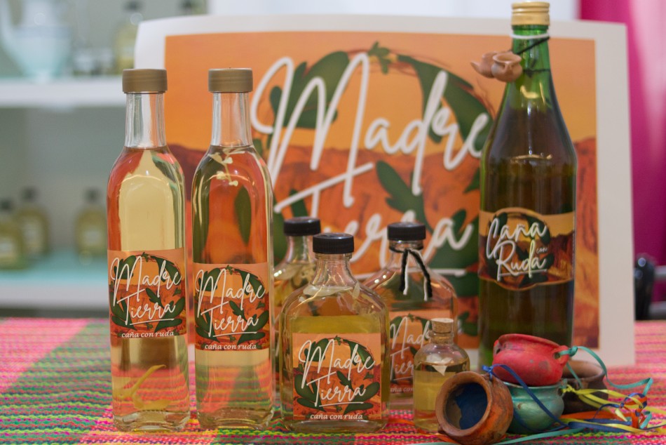 265966 | Caña con ruda  - Karen Roeschlin