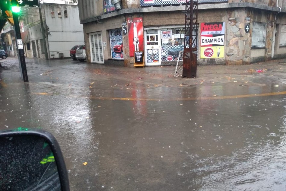 296475 | Anegamiento en Pellegrini y Cafferata -