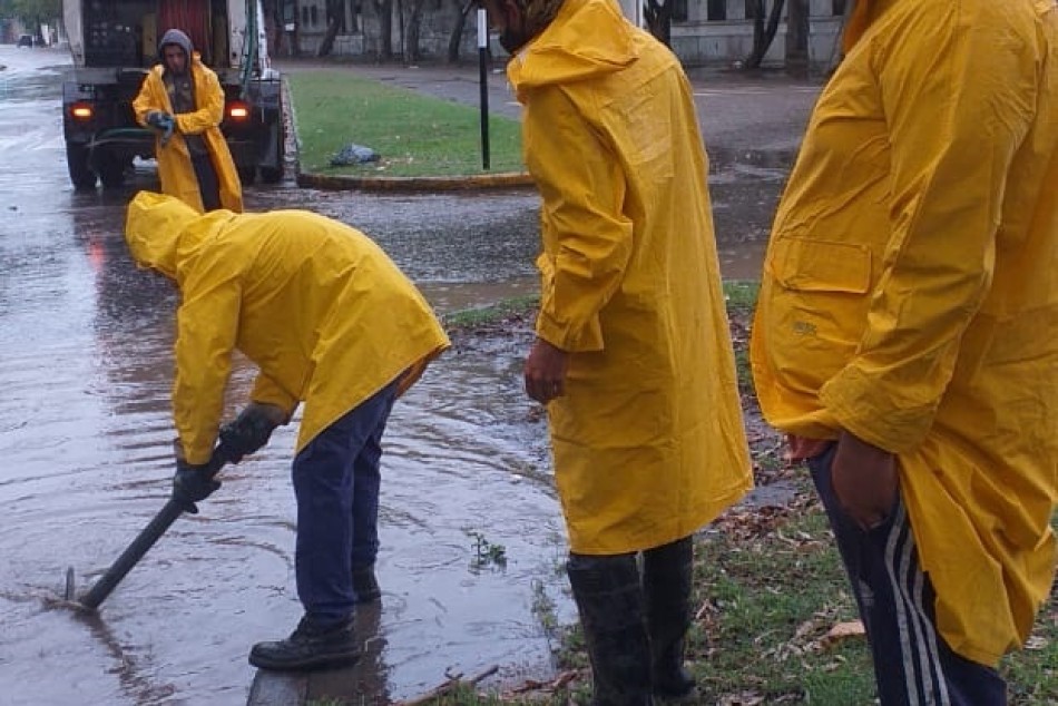 296478 | Limpieza en Rivadavia y Puyrredón -
