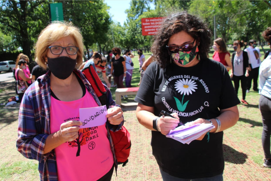 296869 | Primer banco rojo en el Paseo de la Mujer - Distrito Sur - Mariana Terrile