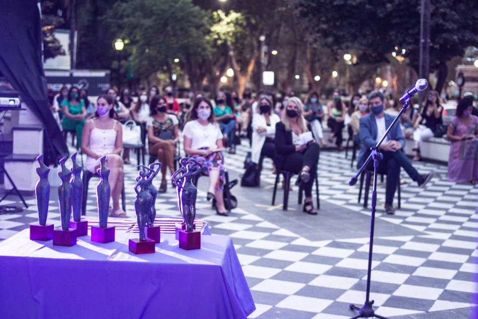 301667 | Entrega premios Juana Manso 2021 - Florencia Carrera