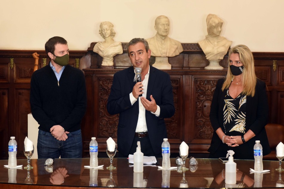 303324 | Entrega de Código de Convivencia - Subsecretaría de Comunicación Social (Silvio Moriconi)