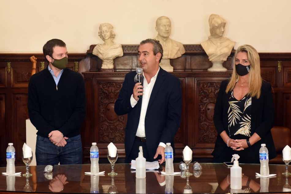 303323 | Entrega de Código de Convivencia - Subsecretaría de Comunicación Social (Silvio Moriconi)