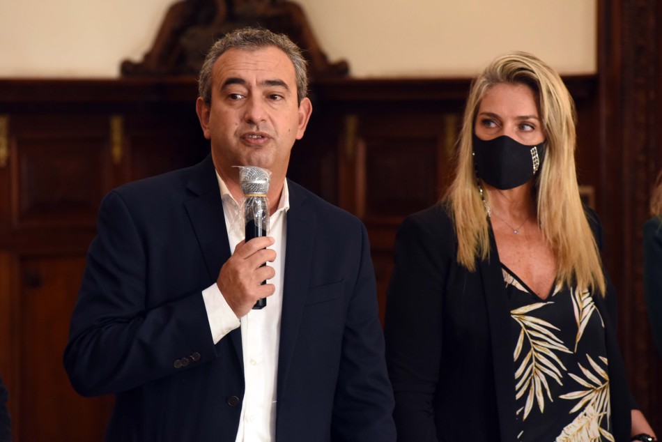 303326 | Entrega de Código de Convivencia - Subsecretaría de Comunicación Social (Silvio Moriconi)