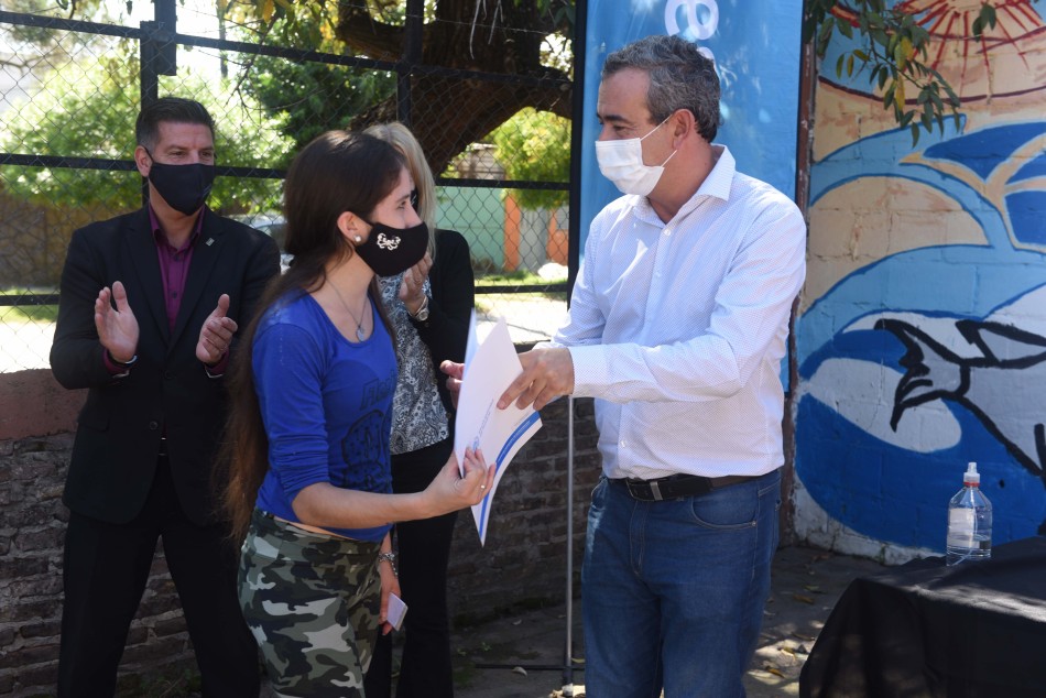 303642 | Entregas de escrituras en Molino Blanco - Subsecretaría de Comunicación Social (Silvio Moriconi)