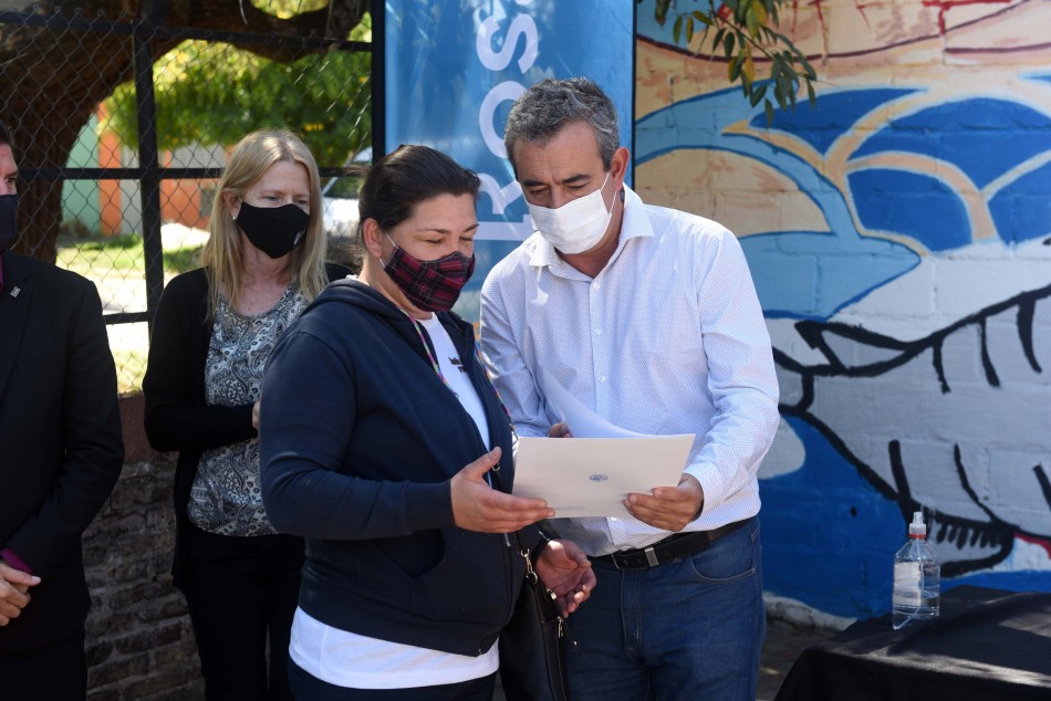 303645 | Entregas de escrituras en Molino Blanco - Subsecretaría de Comunicación Social (Silvio Moriconi)