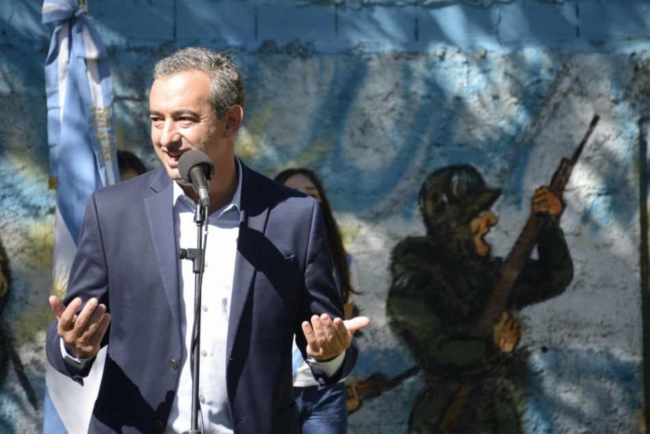 304004 | El intendente participó de un emotivo acto en la plaza Soldado Desza - Municipalidad de Rosario