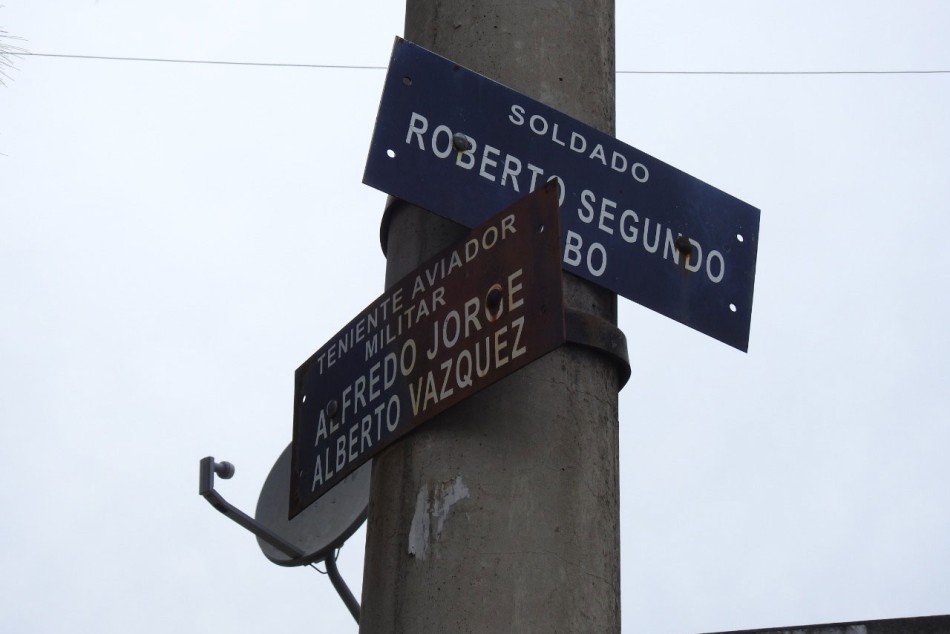 304015 | Se señalizaron calles en conmemoración de la guerra de Malvinas en el distrito Oeste - Municipalidad de Rosario