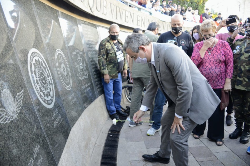 304031 | El intendente encabezó el acto por el Día del Veterano y de los Caídos en la guerra de Malvinas - Municipalidad de Rosario
