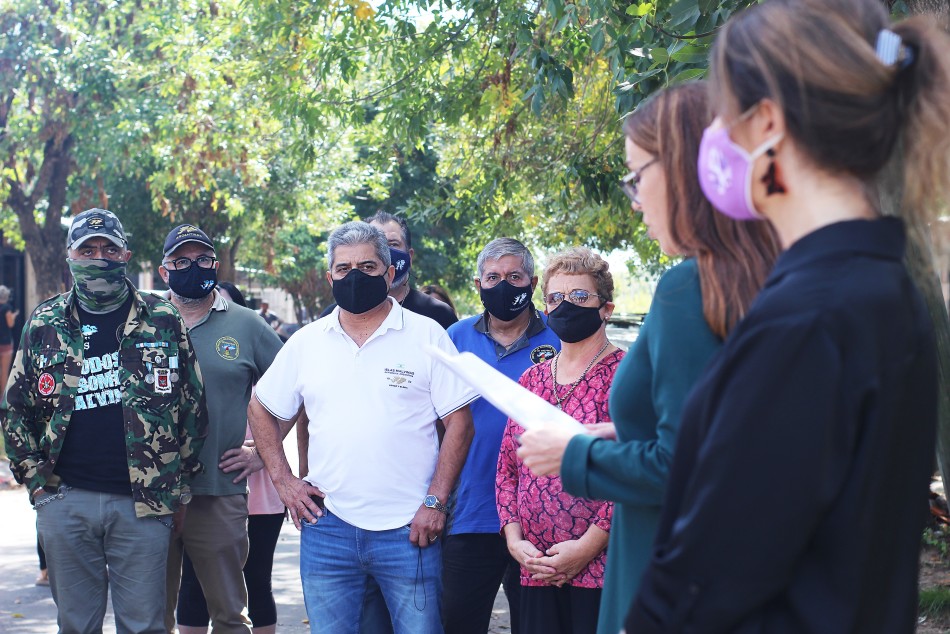 304088 | Se señalizaron calles en conmemoración de la guerra de Malvinas en el distrito Oeste - Secretaría de Género y Derechos Humanos - Municipalidad de Rosario