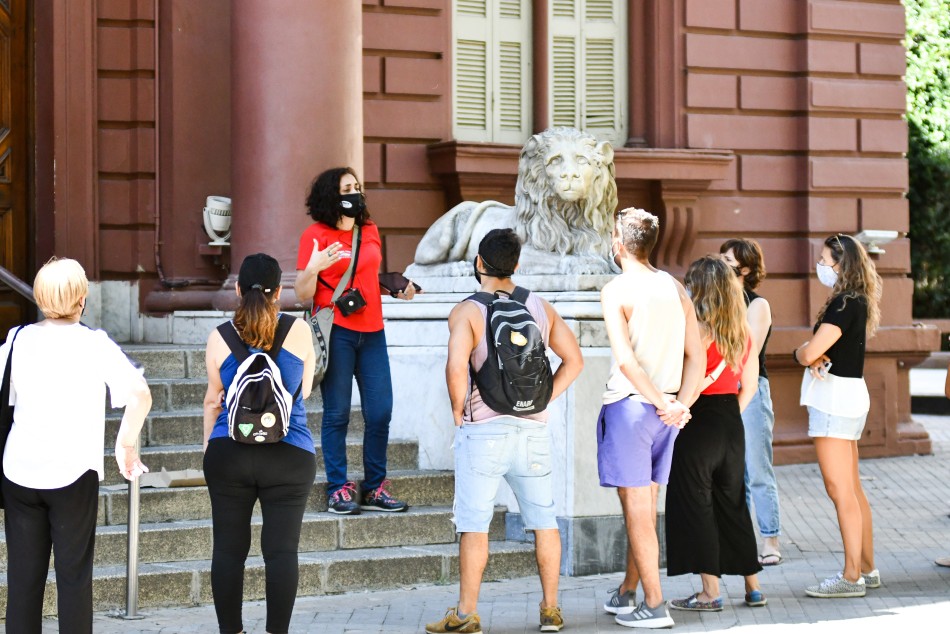 304125 | Norma Cardozo al frente de un recorrido guiado  -